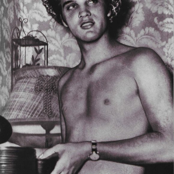 Life Magazine Special Edition 2009: Remembering Elvis - The King at 75 - Picture 4 of 9